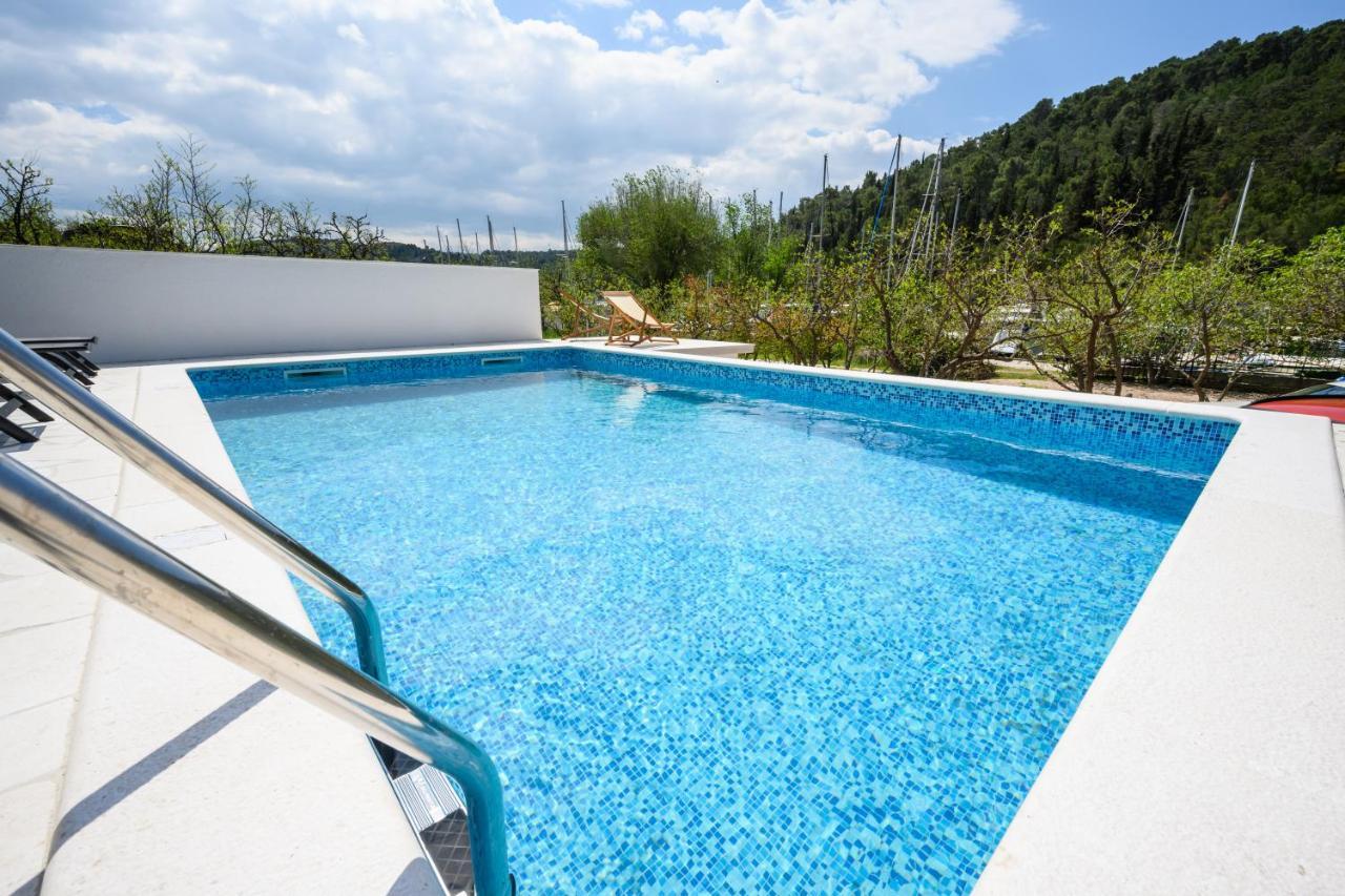 Mila And Jurija Formenti 2 Apartments In Heart Of Nautic Marina, With Heated Swimming Pool, Bikes, Sup, Kajak Skradin Esterno foto